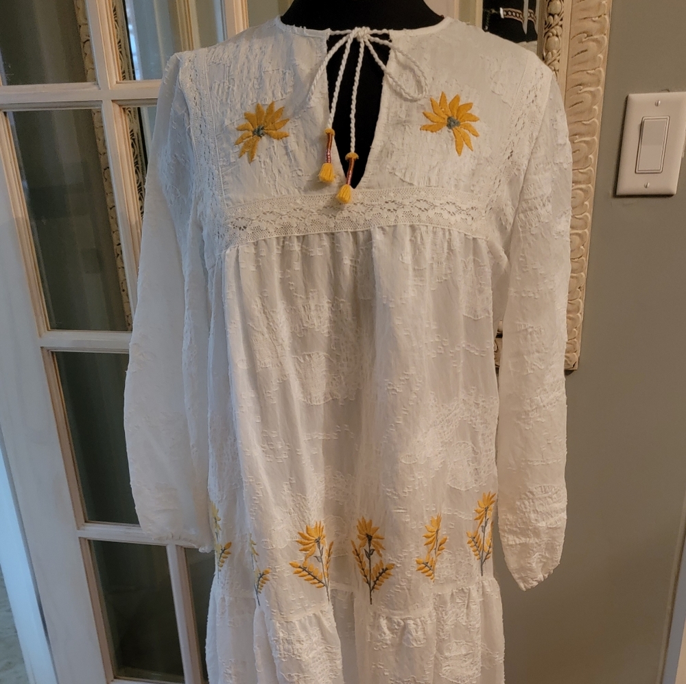 Zara Maxi with Embroidered Flowers Size XS
